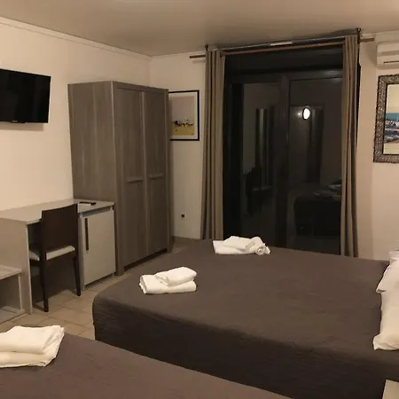 卡拉迪索酒店和公寓 酒店 3*